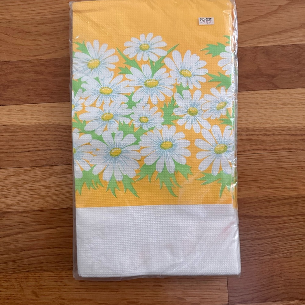 Retro Floral Daisy Party Tablecloth from the late 60’s (Unopened package)